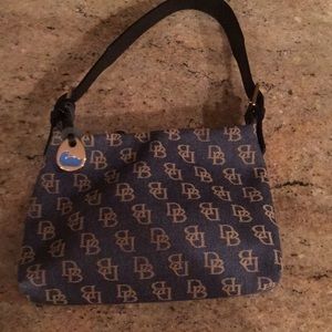 Small shoulder Dooney and Bourke bag